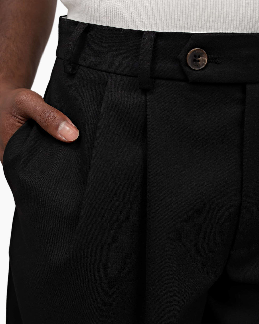 wool pleated shorts